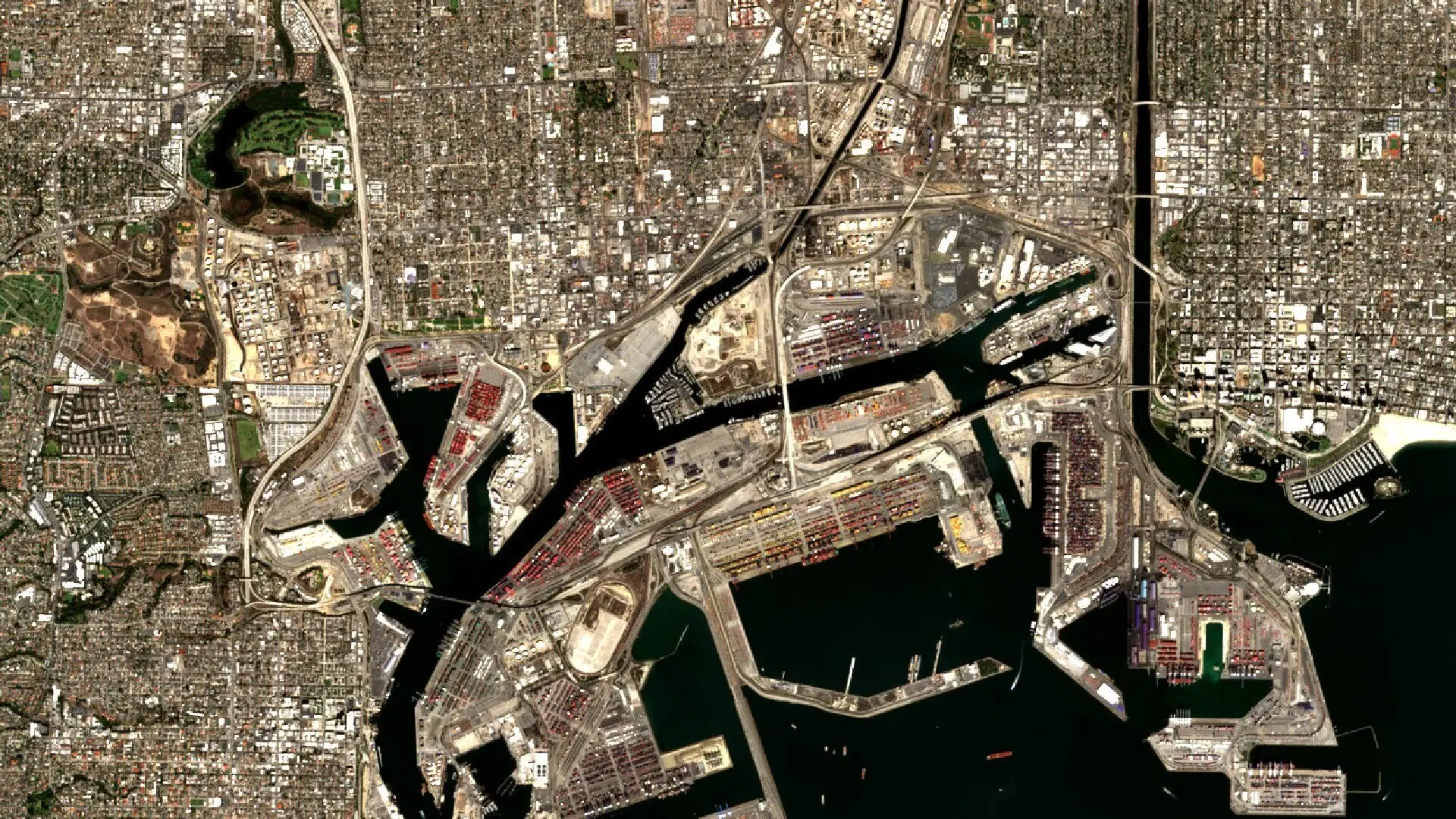 Sentinel-2 image of the ports of Los Angeles and Long Beach, with container terminals, ships and the surrounding city.